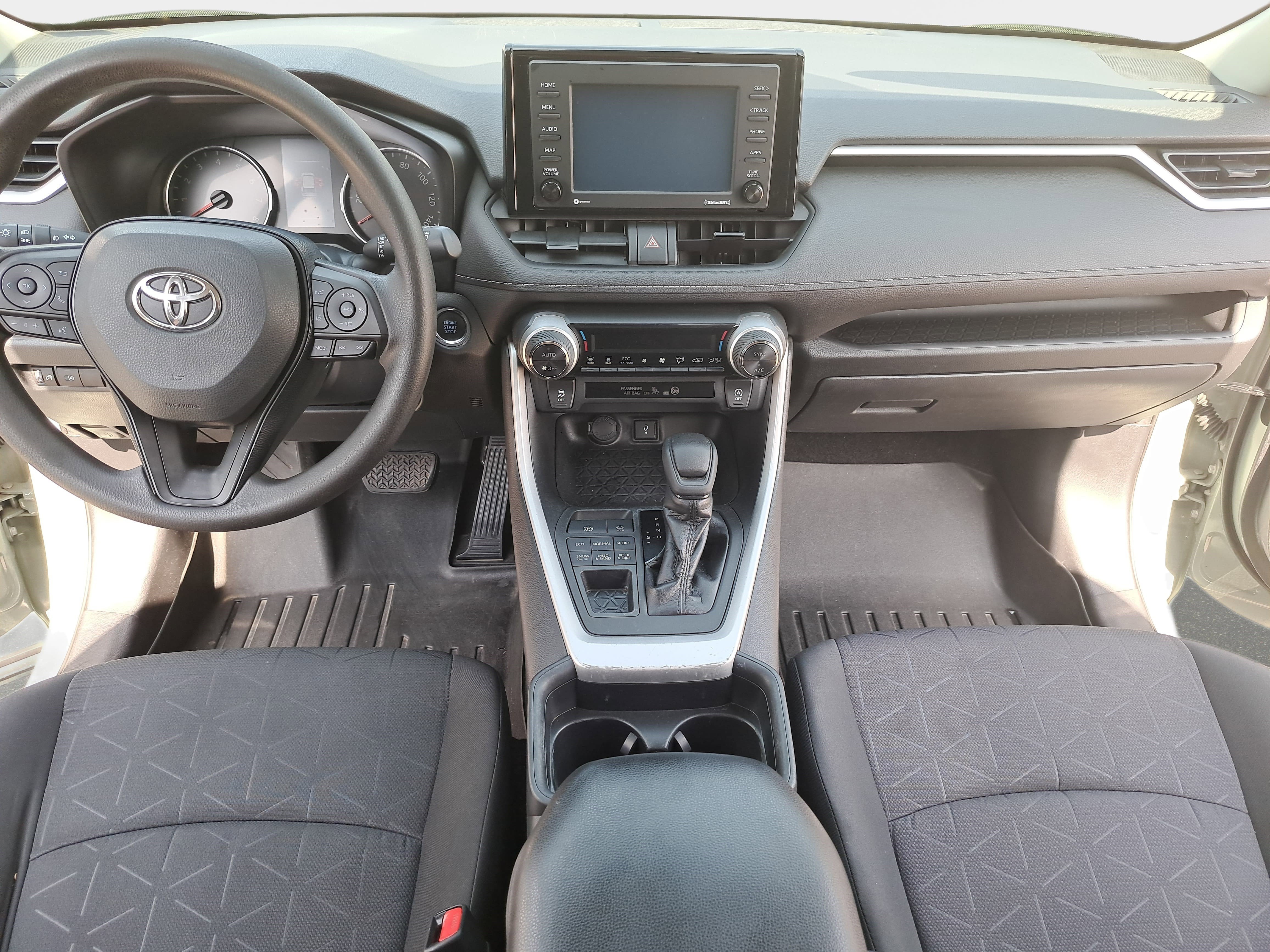 Used 2020 Toyota RAV4 XLE image 9