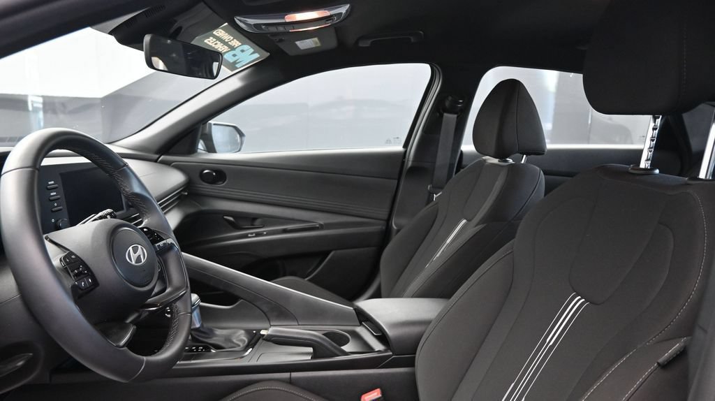 Certified 2025 Hyundai Elantra Sport FWD image 23