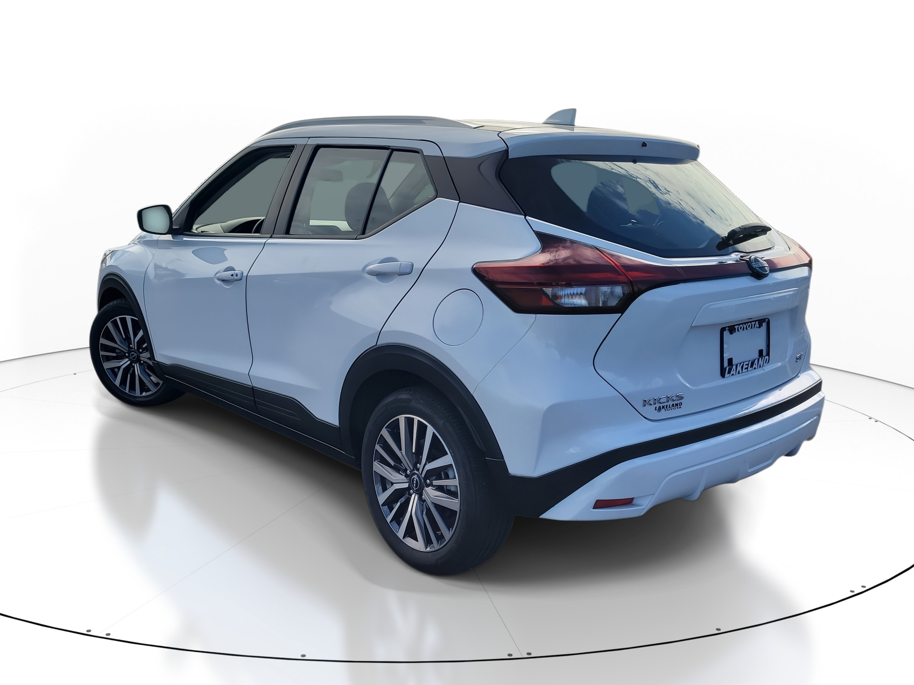 Used 2024 Nissan Kicks SV image 6