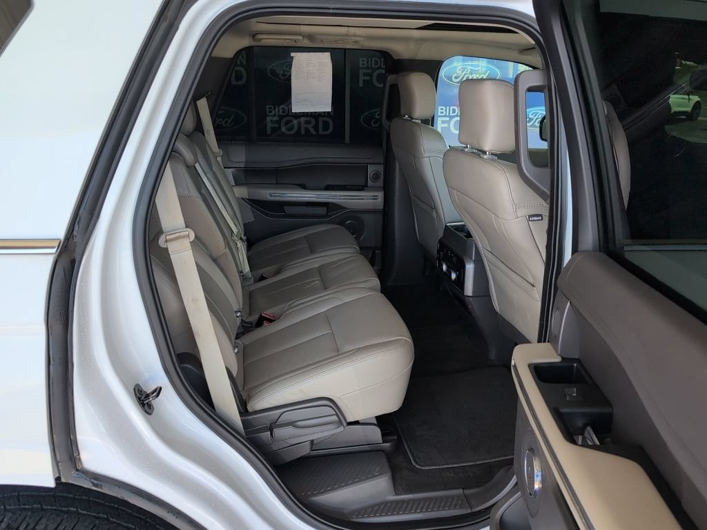 Used 2019 Ford Expedition XLT w/ Equipment Group 202A AWD/4WD image 30