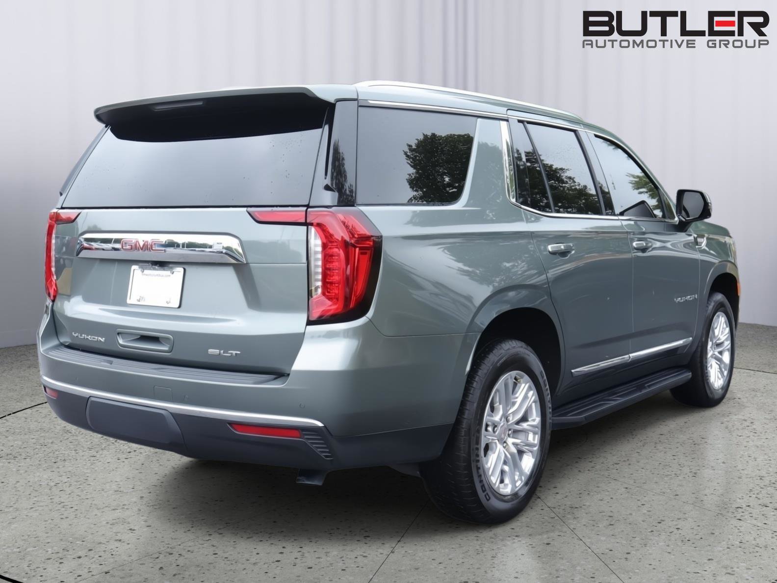 Used 2024 GMC Yukon SLT w/ SLT Luxury Package AWD/4WD image 7