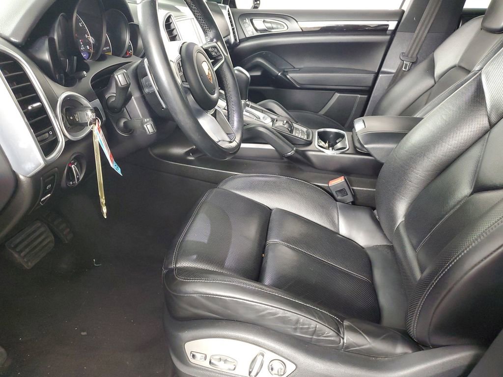 Used 2018 Porsche Cayenne Platinum Edition w/ Premium Package image 11