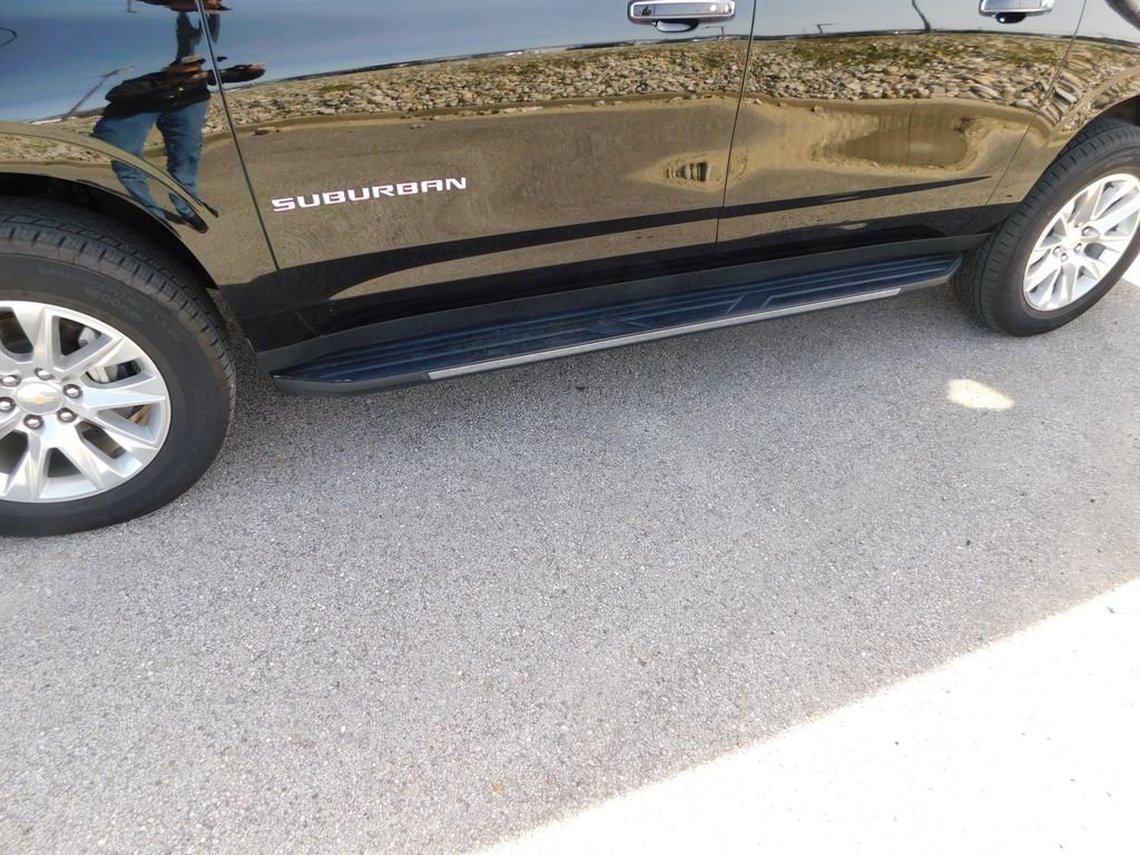 Used 2025 Chevrolet Suburban Premier image 12
