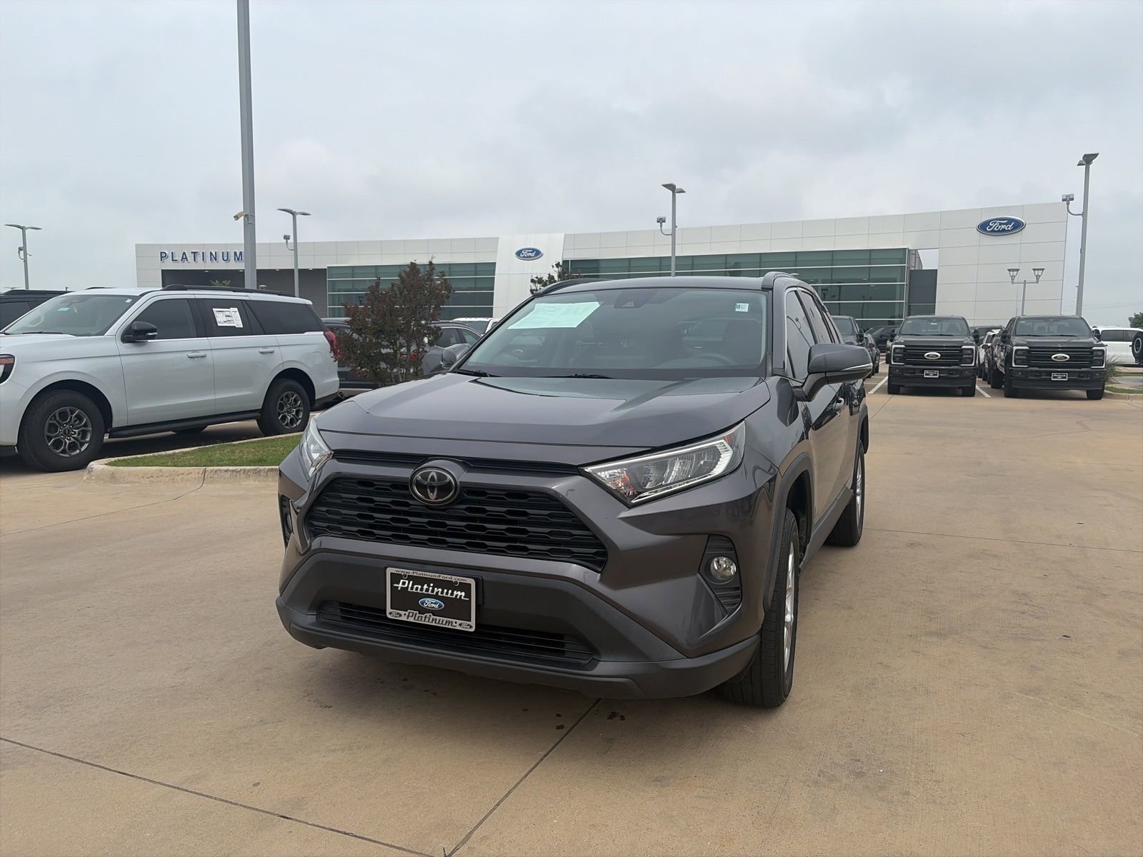 Used 2019 Toyota RAV4 XLE FWD image 9