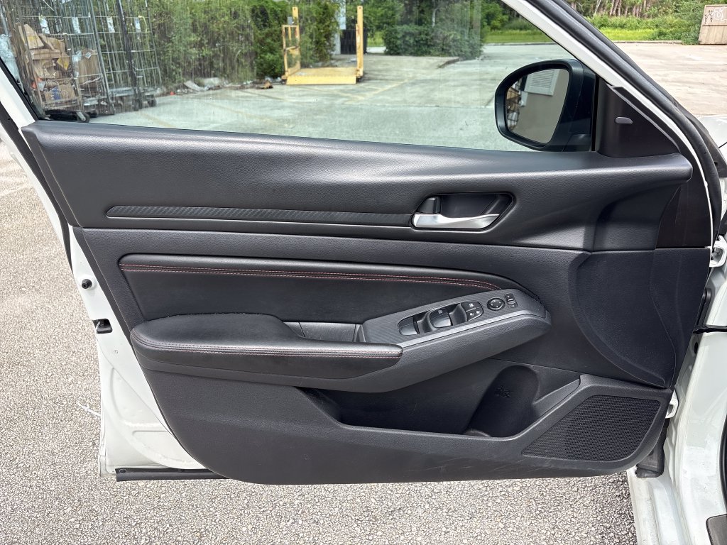 Used 2020 Nissan Altima 2.5 SR FWD image 18