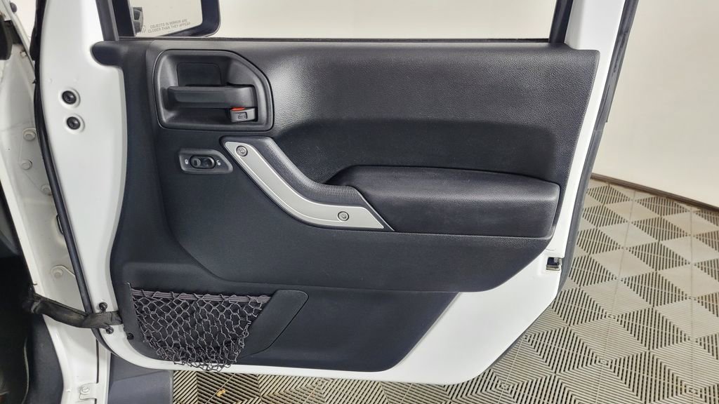 Used 2018 Jeep Wrangler Unlimited Sahara image 27