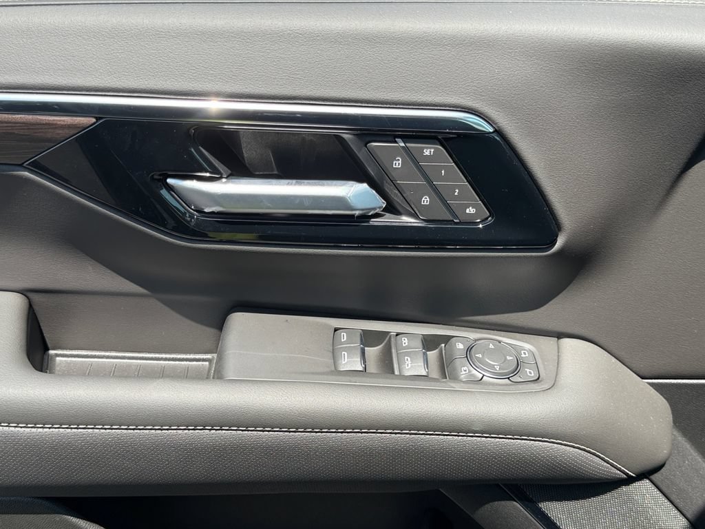 New 2026 Chevrolet Suburban Premier w/ Sun And Tow Package AWD/4WD image 11