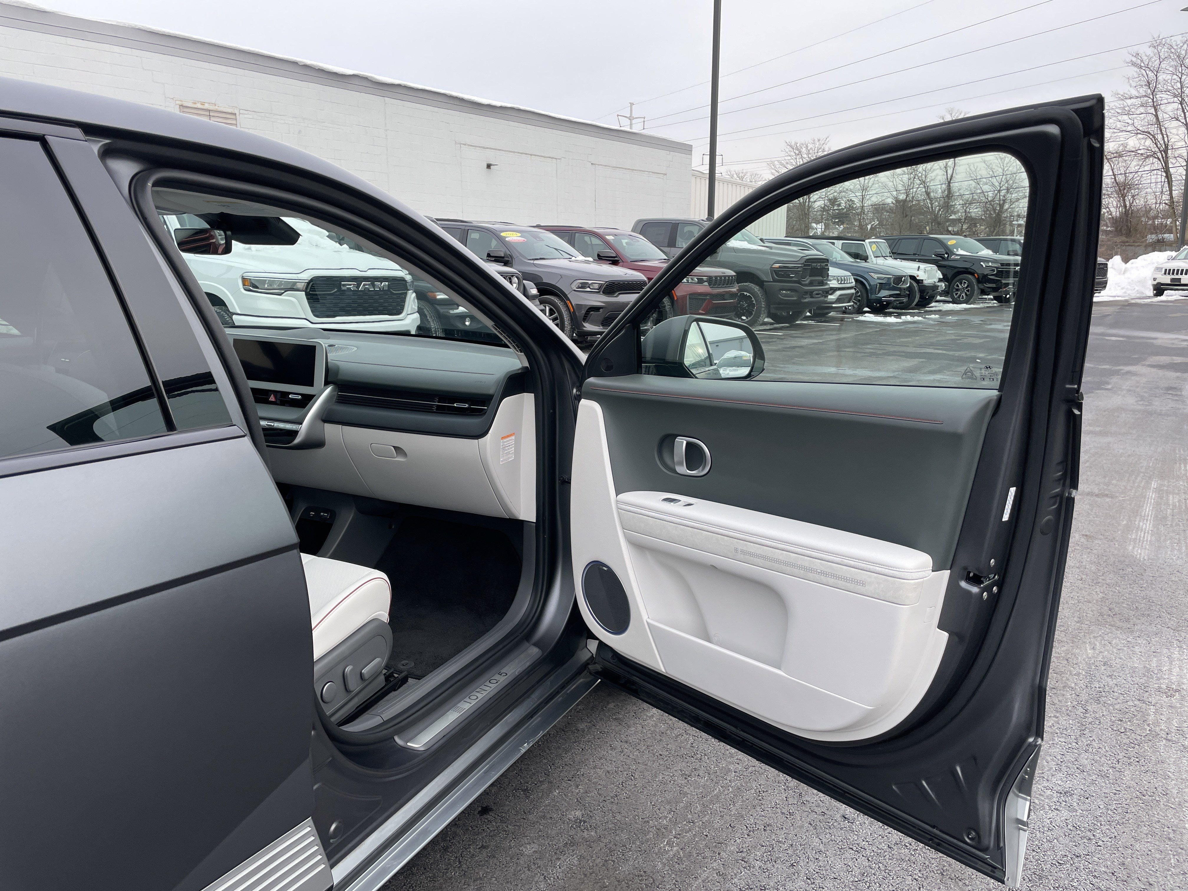 Used 2023 Hyundai Ioniq 5 Limited image 9