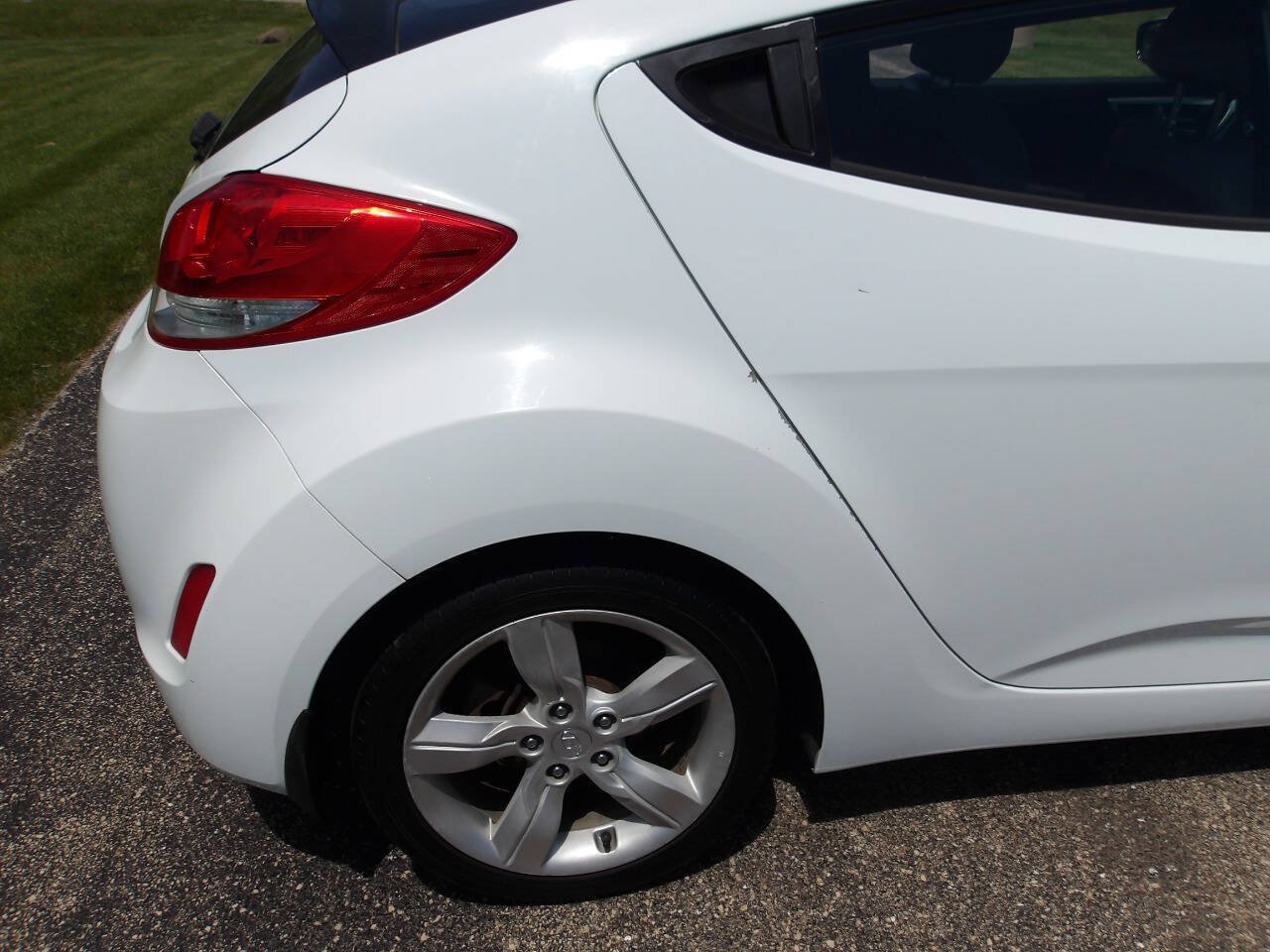 Used 2013 Hyundai Veloster w/ Tech Pkg FWD image 35