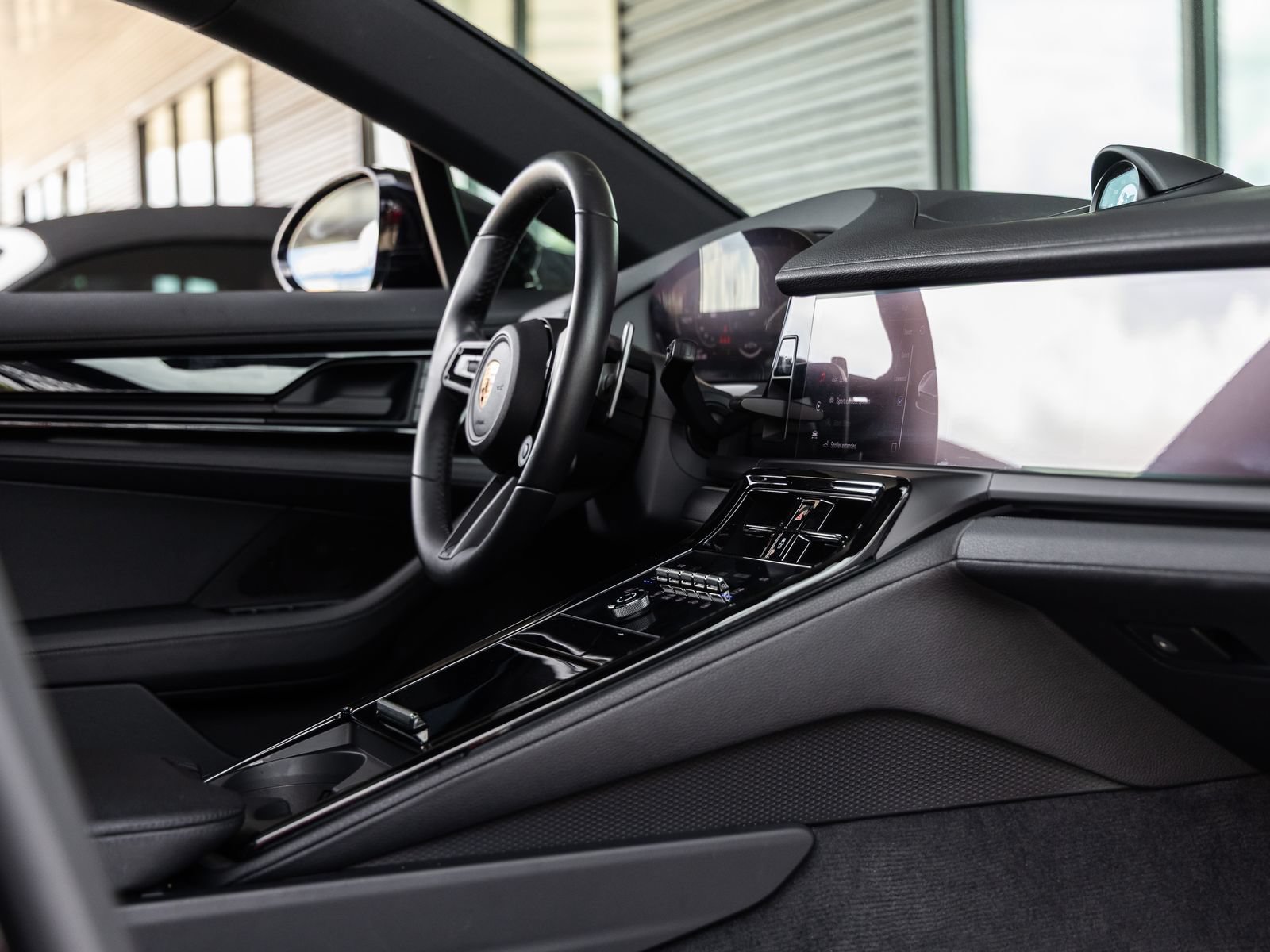 Certified 2025 Porsche Panamera image 44