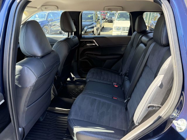 Used 2023 Mitsubishi Outlander SE AWD/4WD image 13