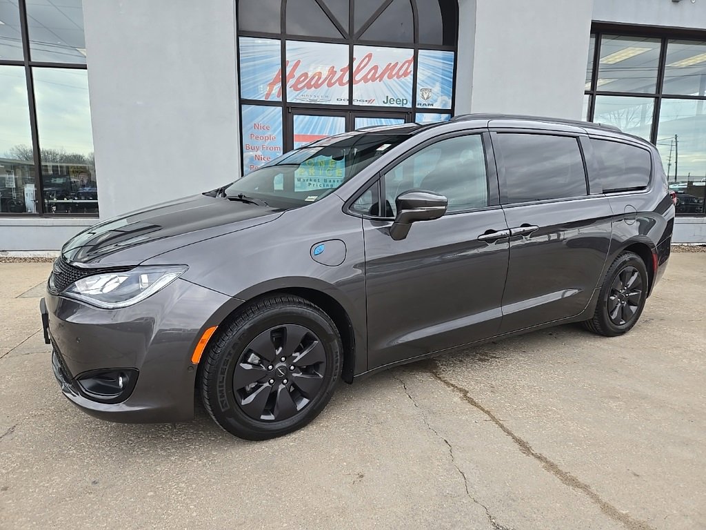 Used 2020 Chrysler Pacifica Limited w/ Advanced Safetytec Group image 3