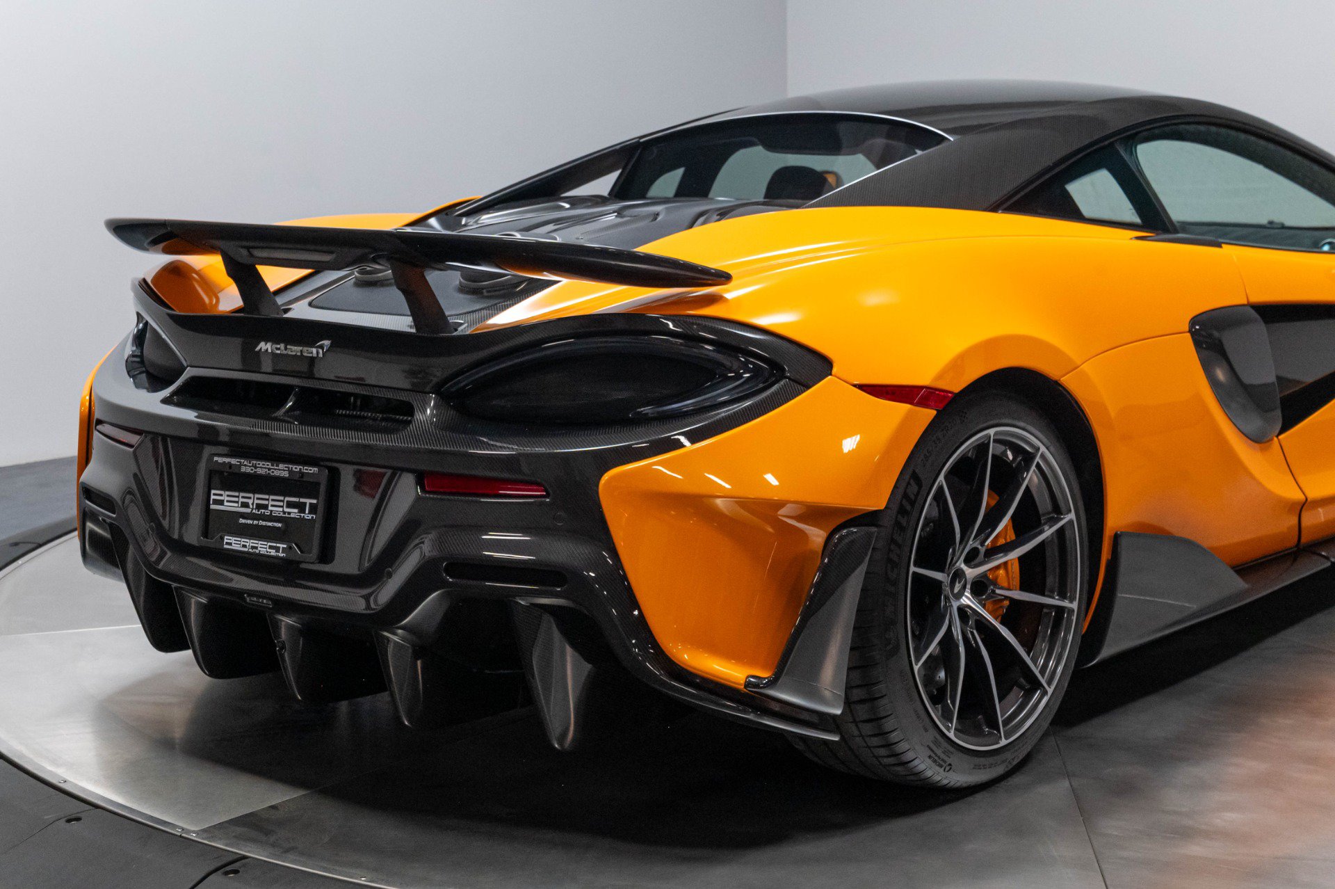 Used 2019 McLaren 600LT RWD image 18