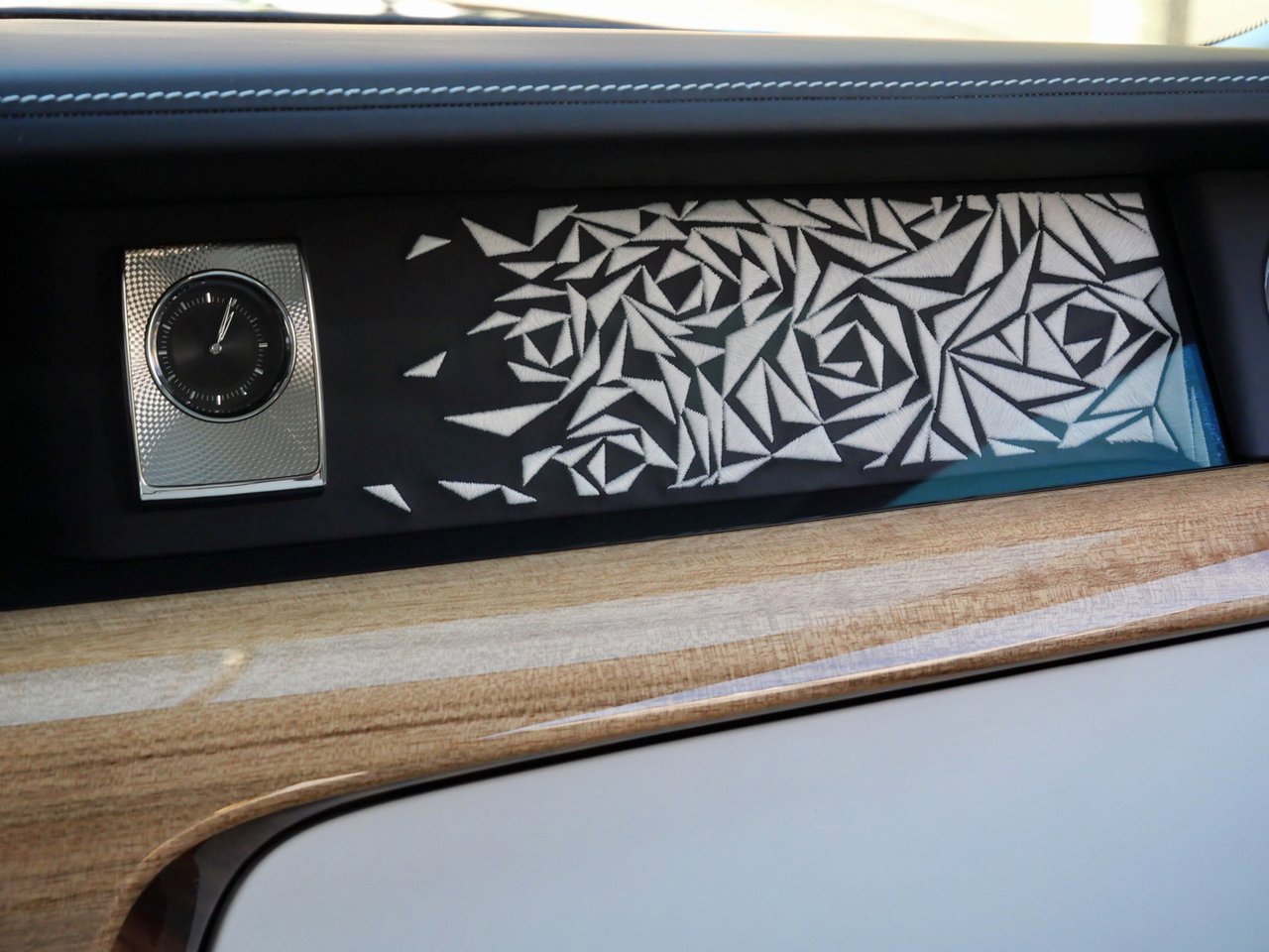 New 2025 Rolls-Royce Phantom Sedan w/ Leather Finishing Pack image 19