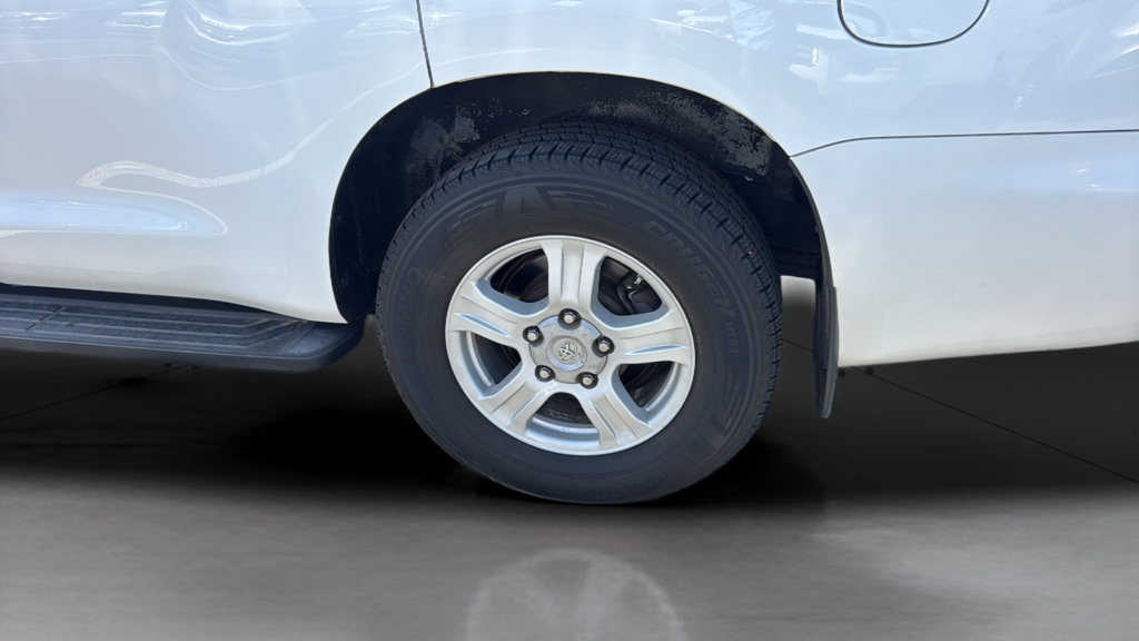 Used 2015 Toyota Sequoia SR5 RWD image 37