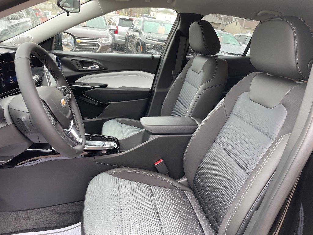 New 2026 Chevrolet Trax LT w/ Driver Confidence Package image 3