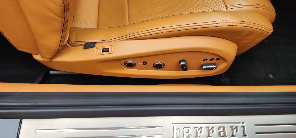 Used 2016 Ferrari FF image 8