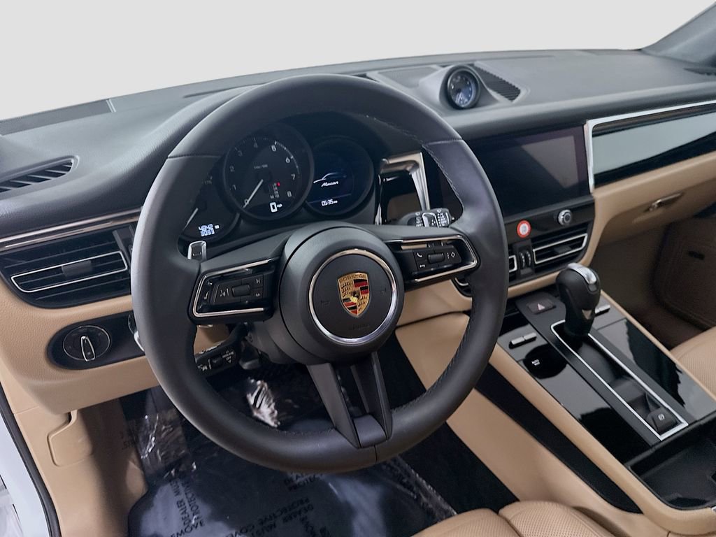 Certified 2026 Porsche Macan image 12