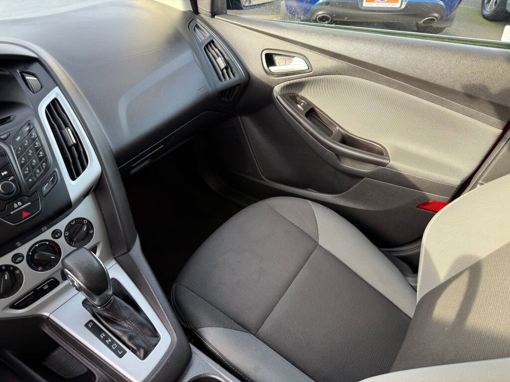 Used 2014 Ford Focus SE FWD image 15