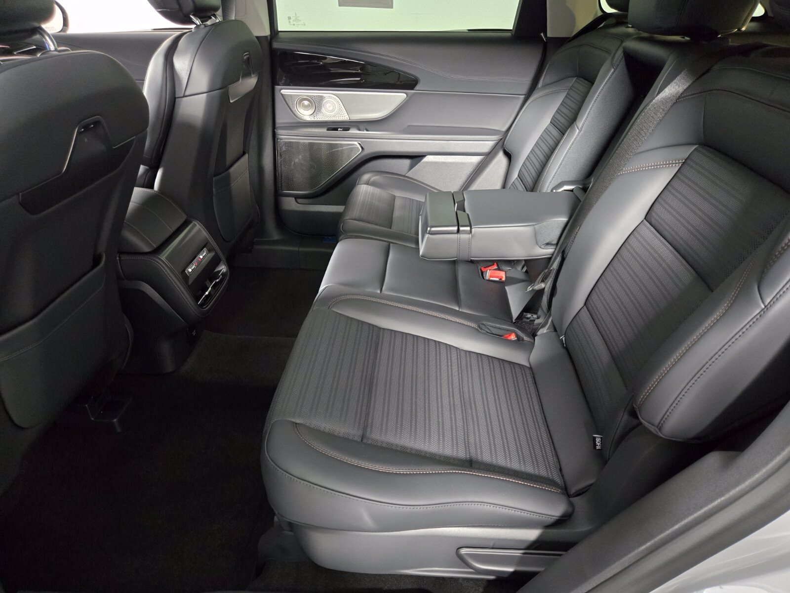 New 2026 Lincoln Nautilus Reserve AWD/4WD image 14