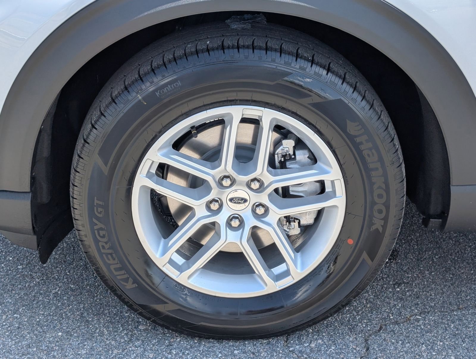 New 2026 Ford Explorer Active RWD image 13