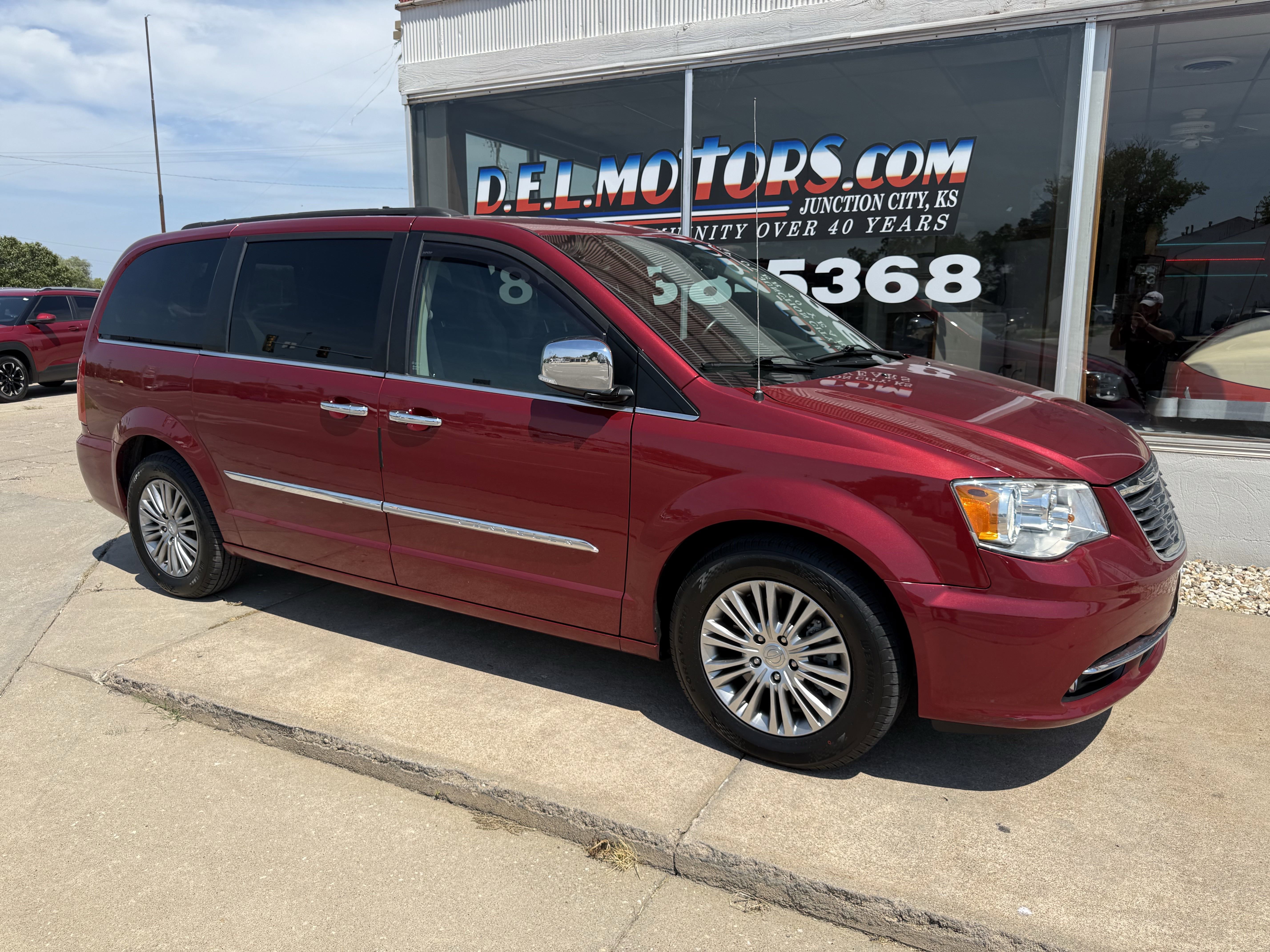 Used 2016 Chrysler Town & Country Touring-L w/ Driver Convenience Group