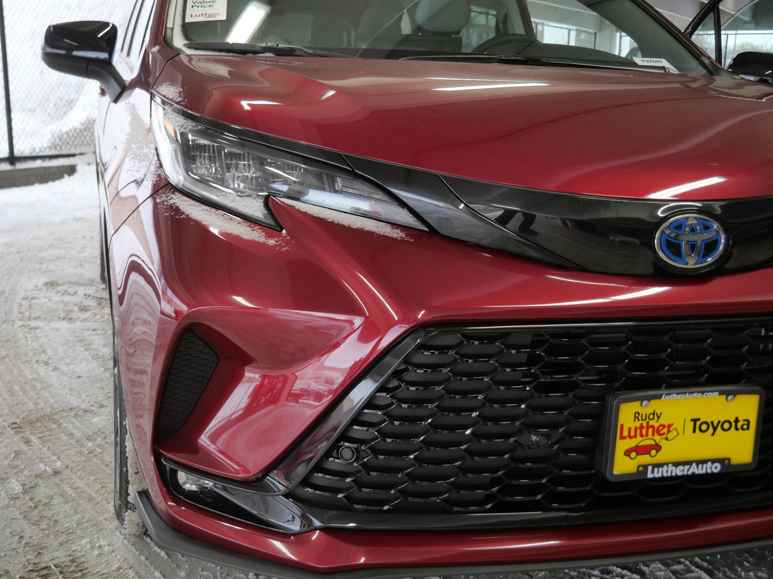 Certified 2025 Toyota Sienna XSE image 17