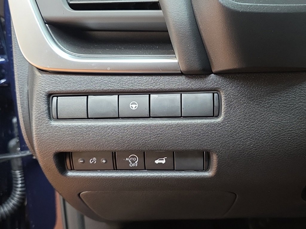 Used 2026 Nissan Rogue SV w/ SV Premium Package image 27