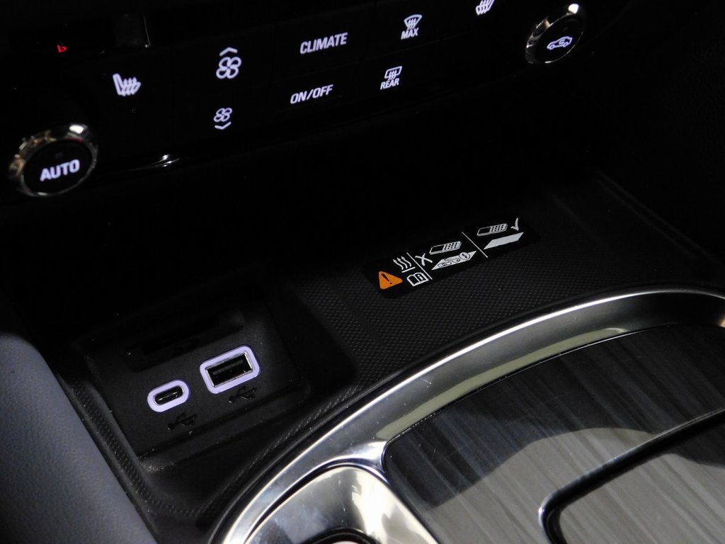 Used 2024 Buick Enclave Essence image 65