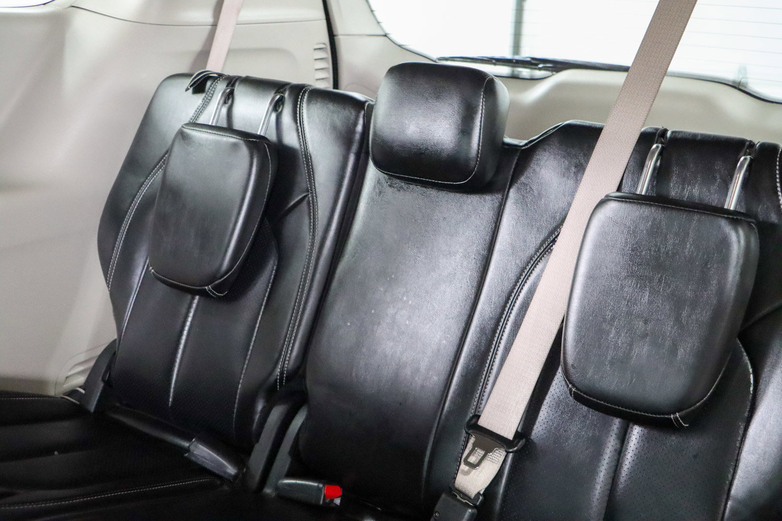 Used 2023 Chrysler Pacifica Touring-L FWD image 25