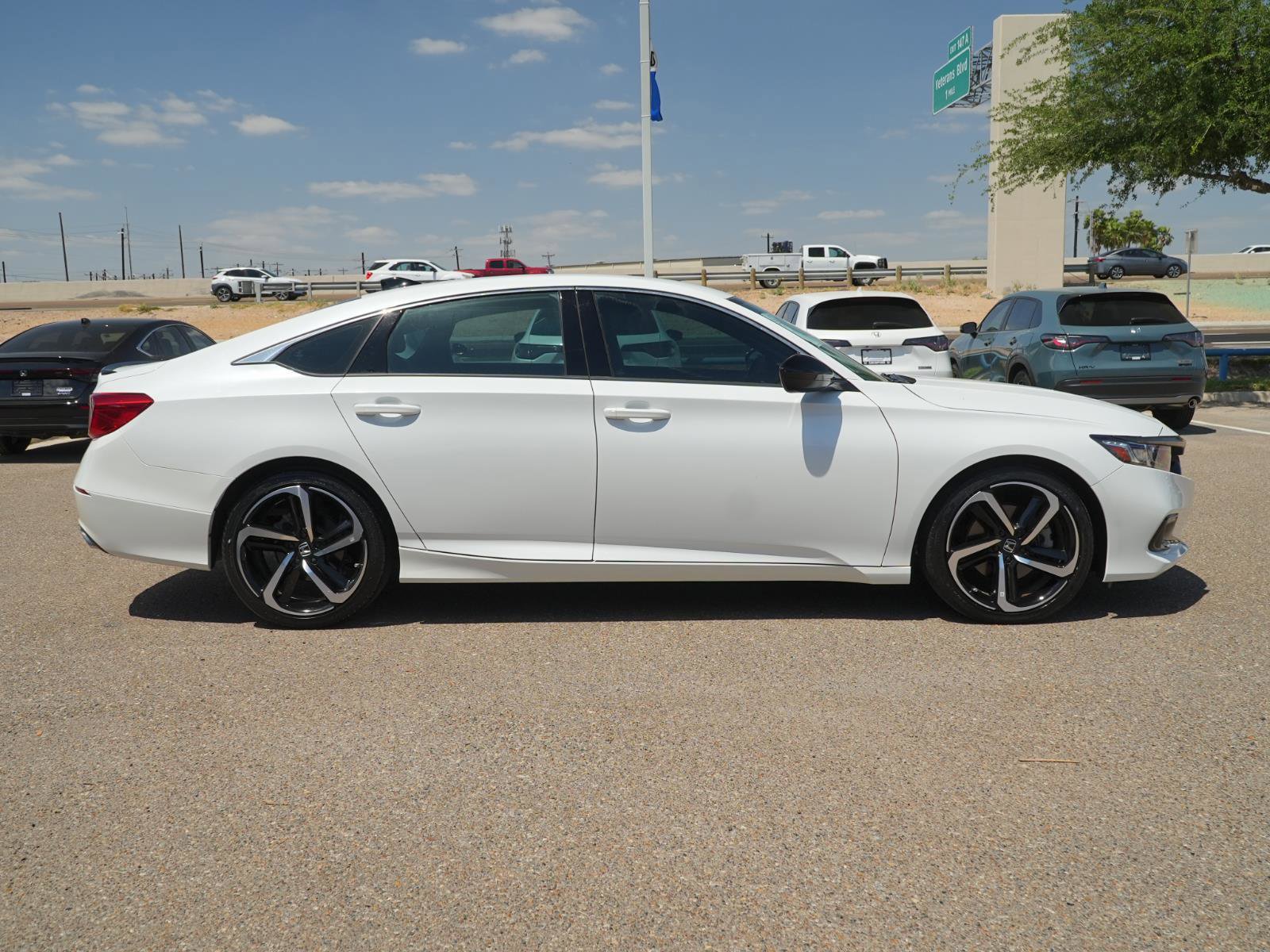 Used 2022 Honda Accord Sport image 4