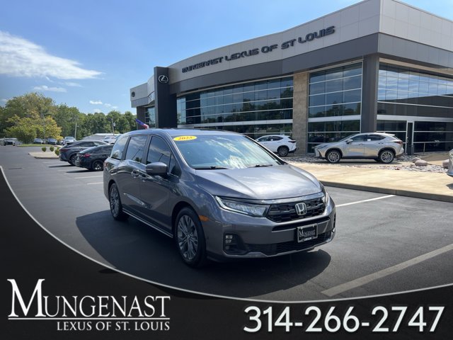 Used 2025 Honda Odyssey Touring image 1