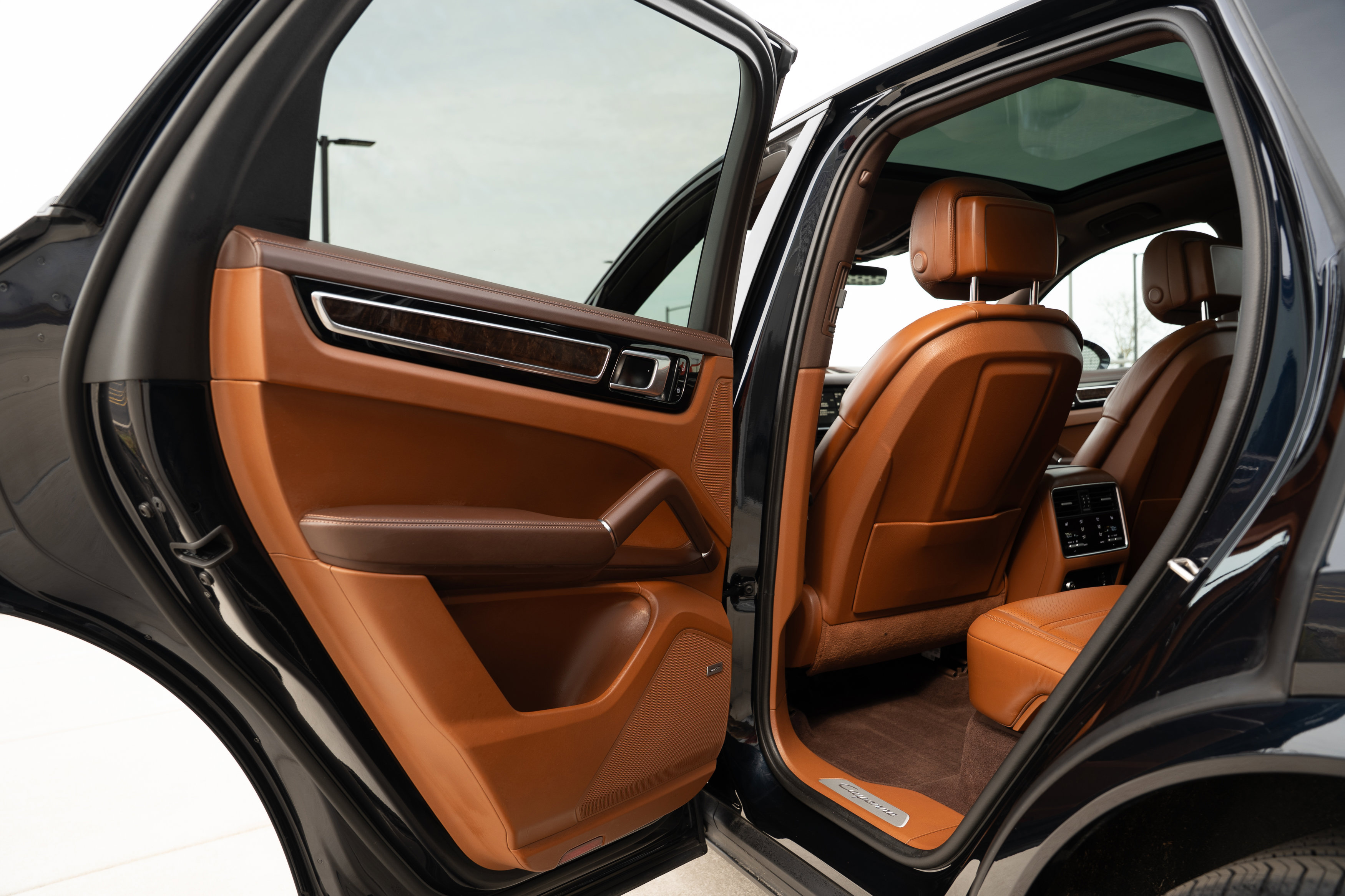 Used 2021 Porsche Cayenne image 30