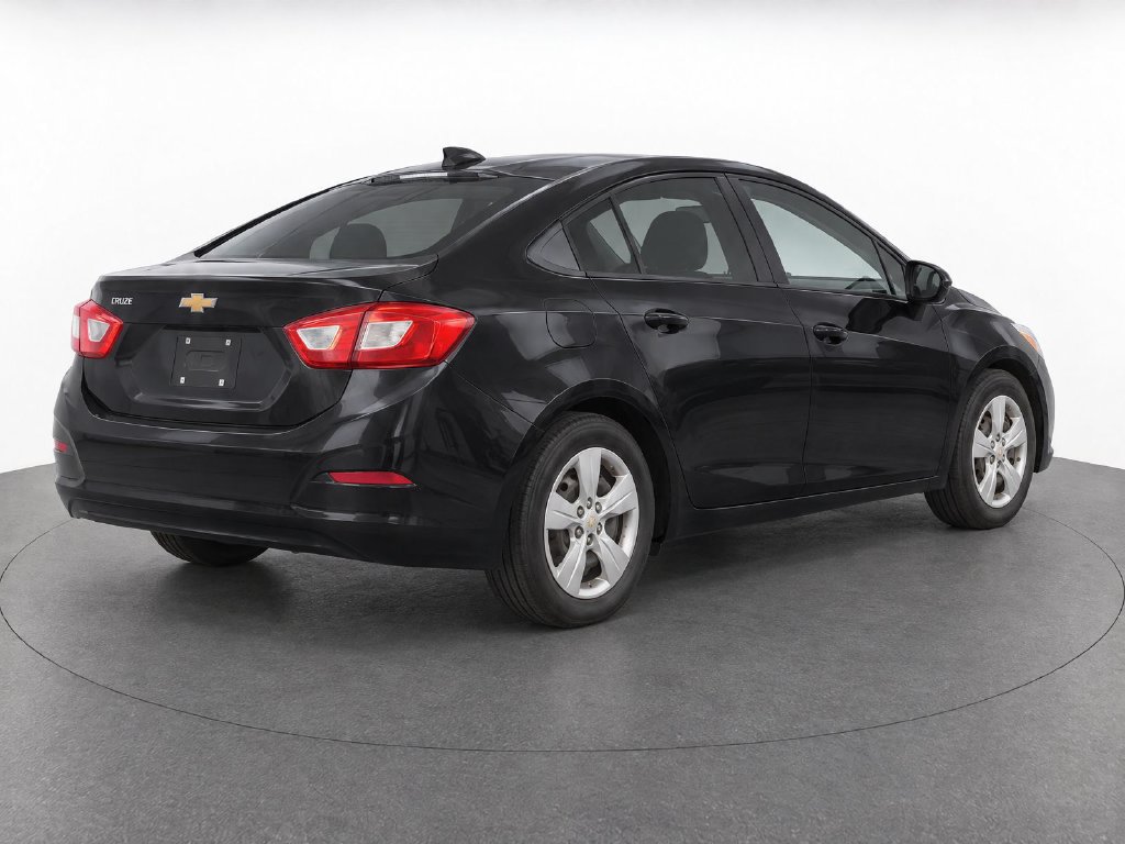 Used 2018 Chevrolet Cruze LS FWD image 4
