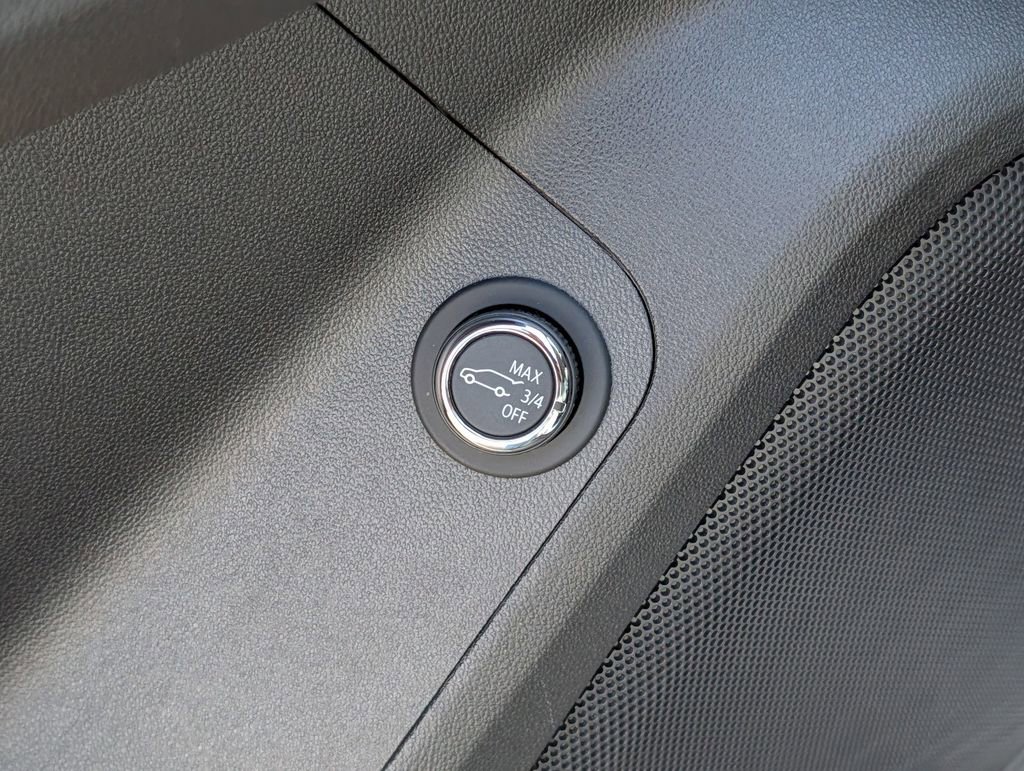 Used 2023 GMC Acadia SLT w/ Technology Package image 15