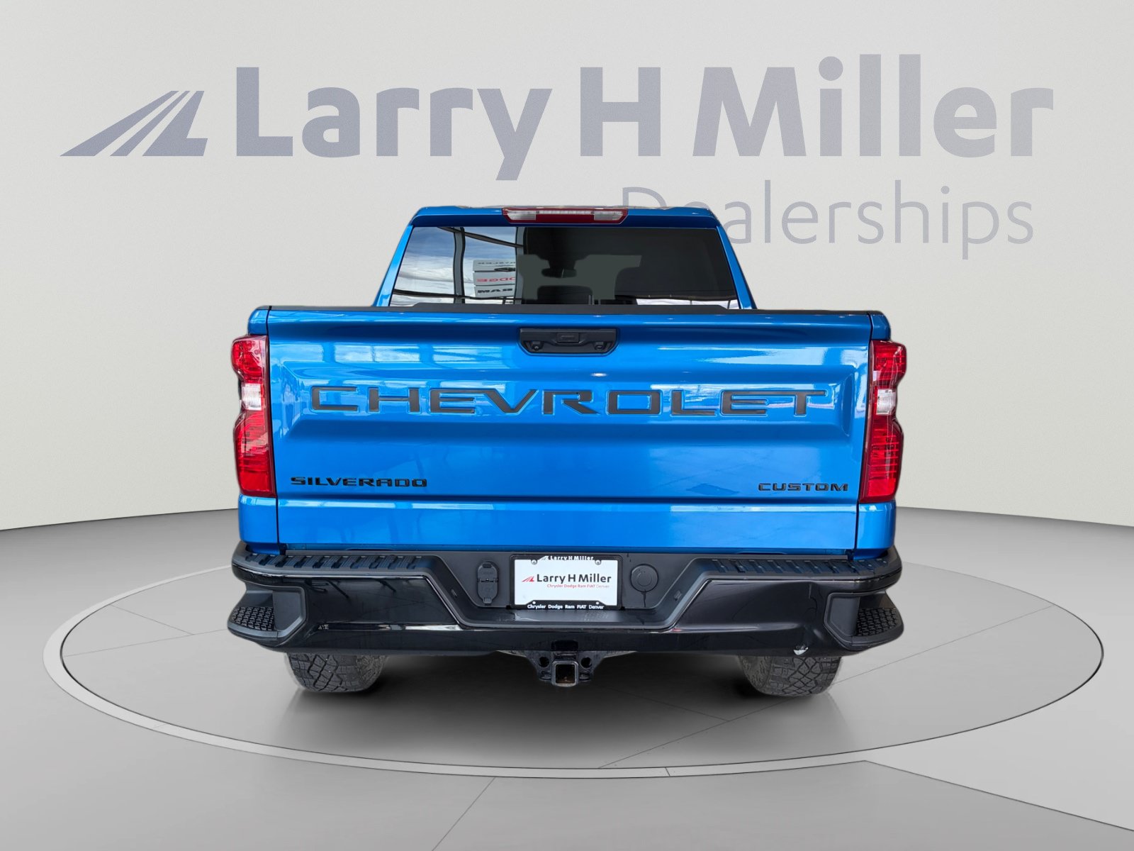 Used 2024 Chevrolet Silverado 1500 Custom Trail Boss w/ LPO, Dark Essentials Package AWD/4WD image 4