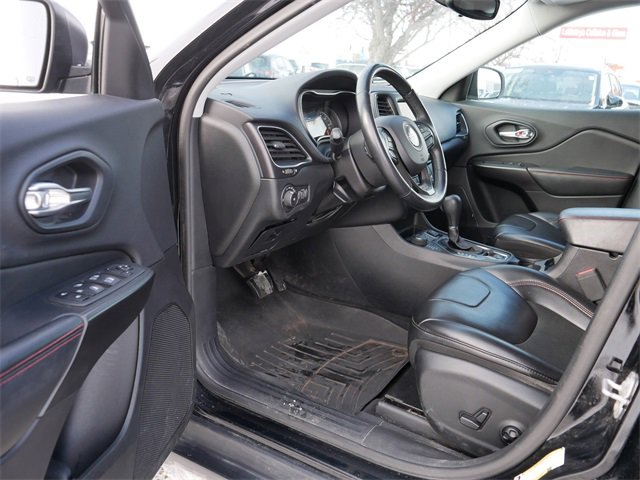 Used 2019 Jeep Cherokee Trailhawk w/ Cold Weather Group image 12