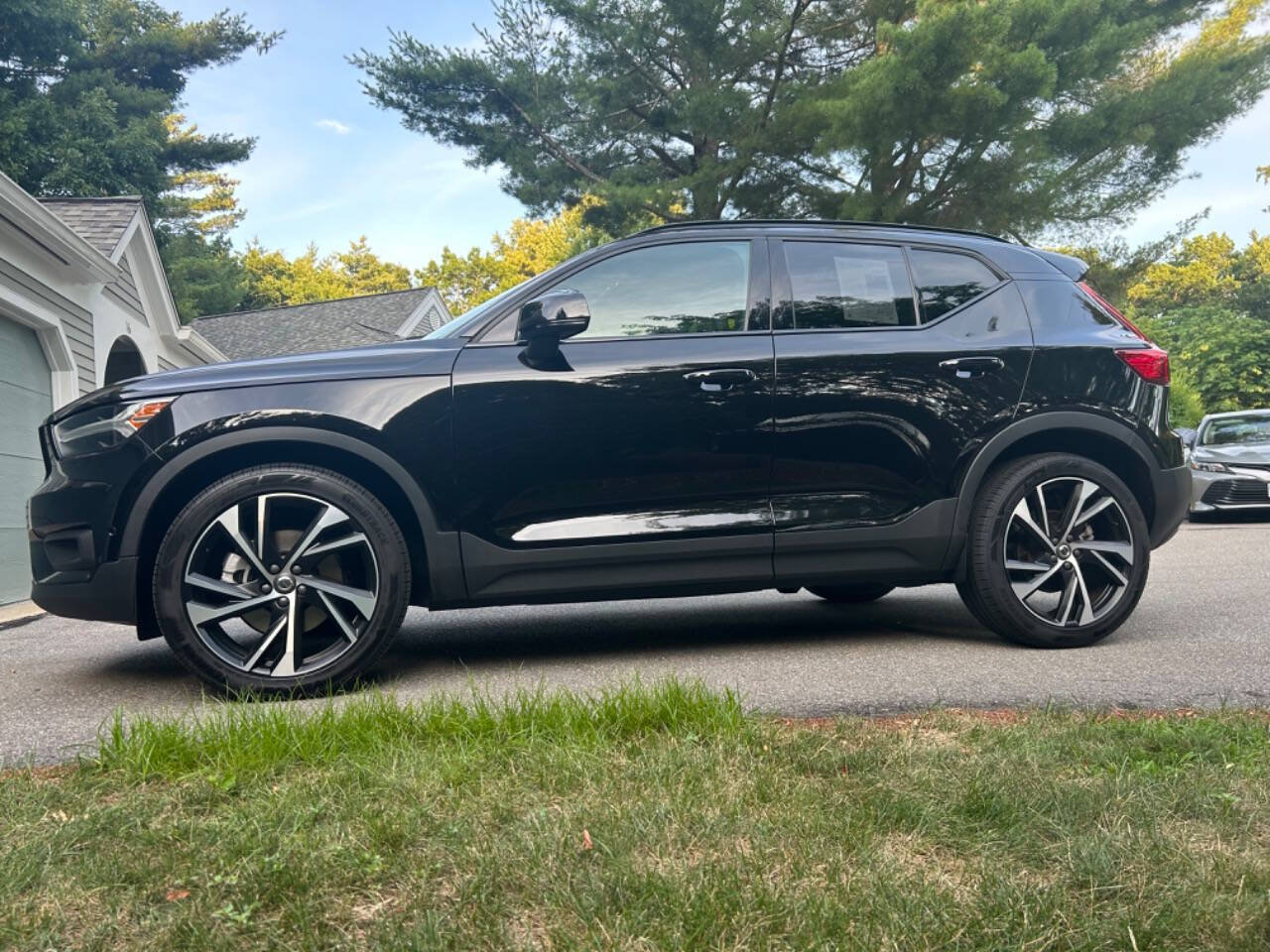 Used 2021 Volvo XC40 T5 R-Design w/ Advanced Package