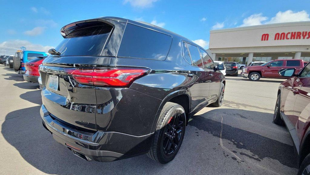 Used 2023 Chevrolet Traverse Premier w/ Redline Edition image 5