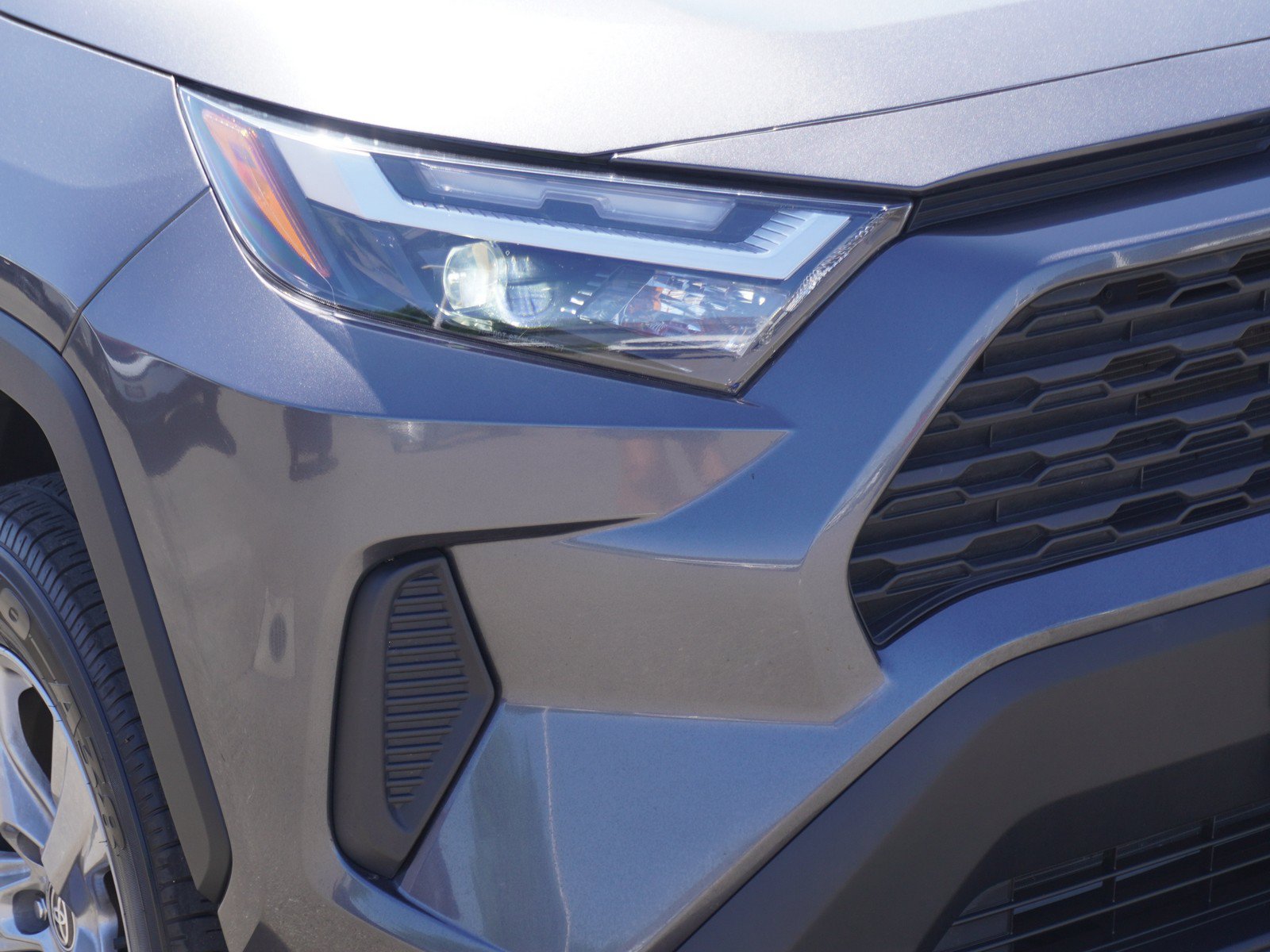 Used 2024 Toyota RAV4 XLE w/ Convenience Package AWD/4WD image 3