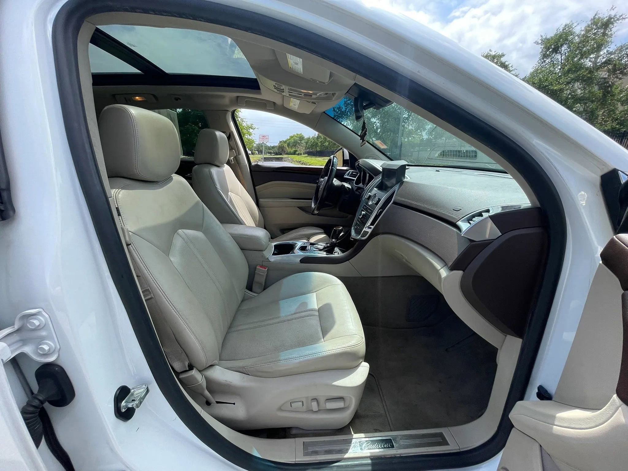 Used 2012 Cadillac SRX Luxury image 23