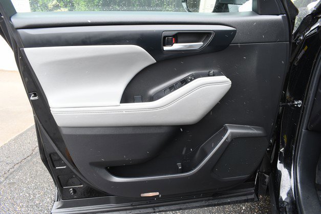 Used 2023 Toyota Highlander XLE AWD/4WD image 13