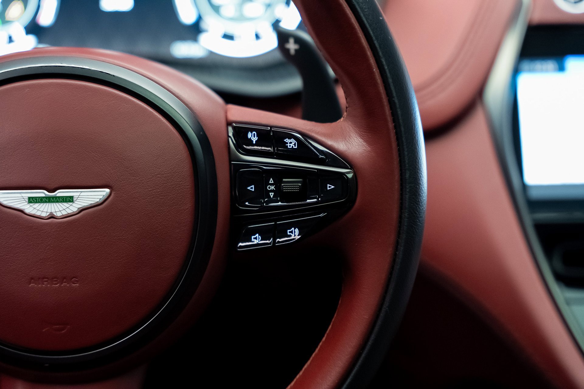 Used 2021 Aston Martin DBX image 45