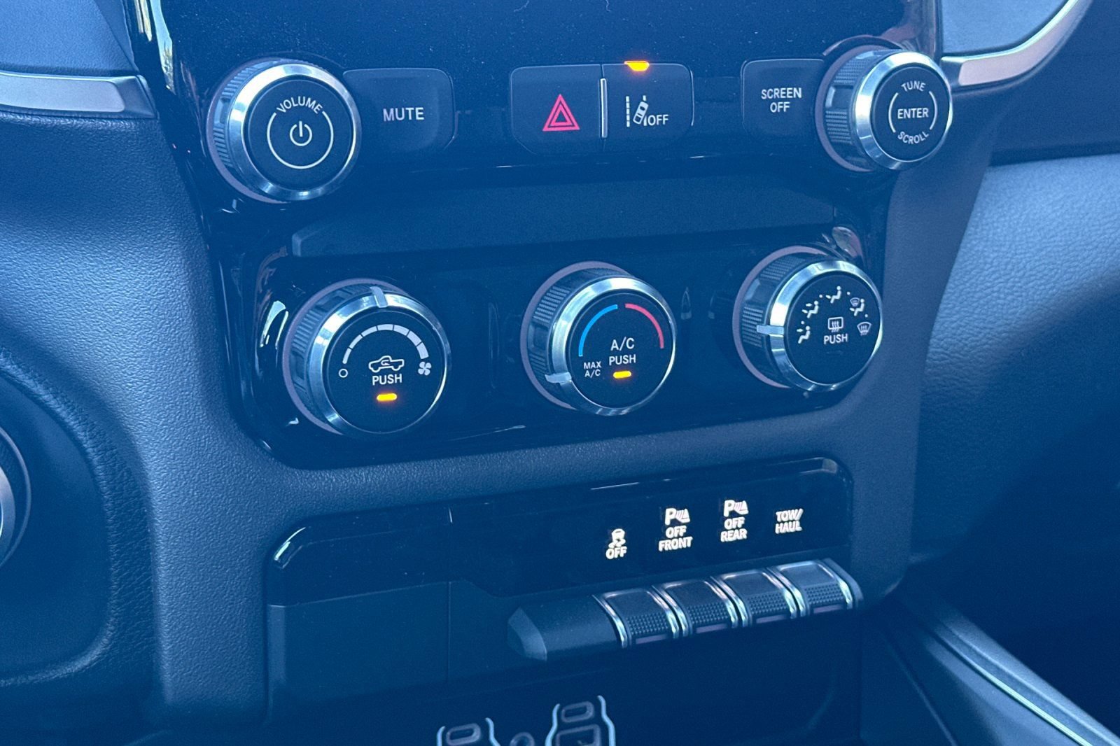 New 2026 RAM 1500 Express AWD/4WD image 18