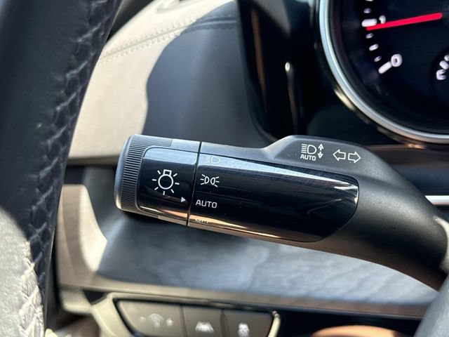 Used 2024 Kia Carnival EX FWD image 24