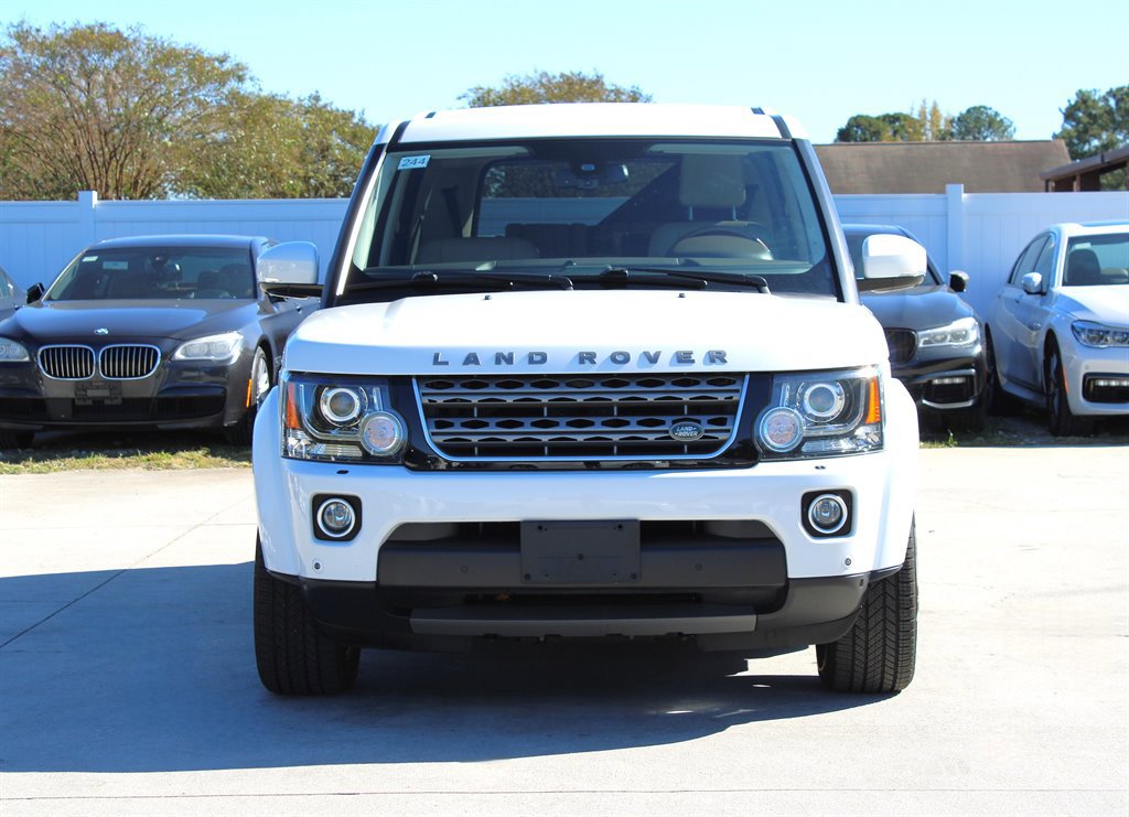 Used 2016 Land Rover LR4 HSE image 2