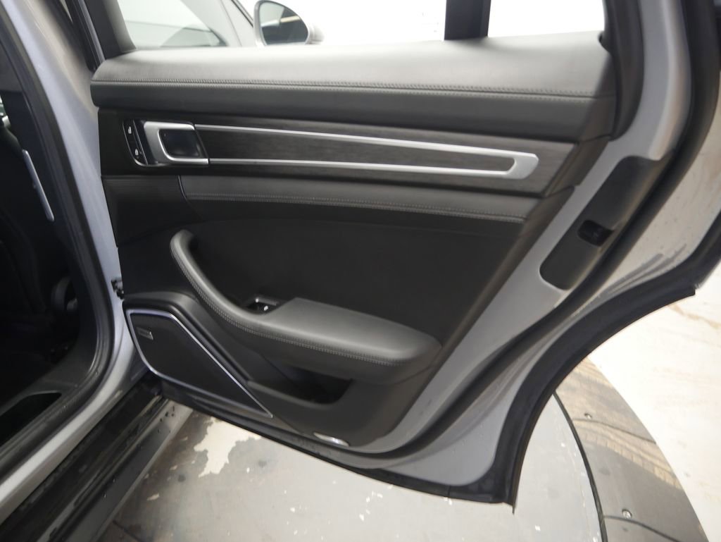Certified 2022 Porsche Panamera GTS image 24