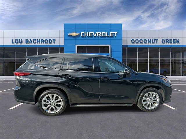 Used 2023 Toyota Highlander Limited image 9