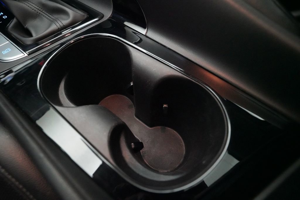 Used 2024 Hyundai Elantra Limited FWD image 16