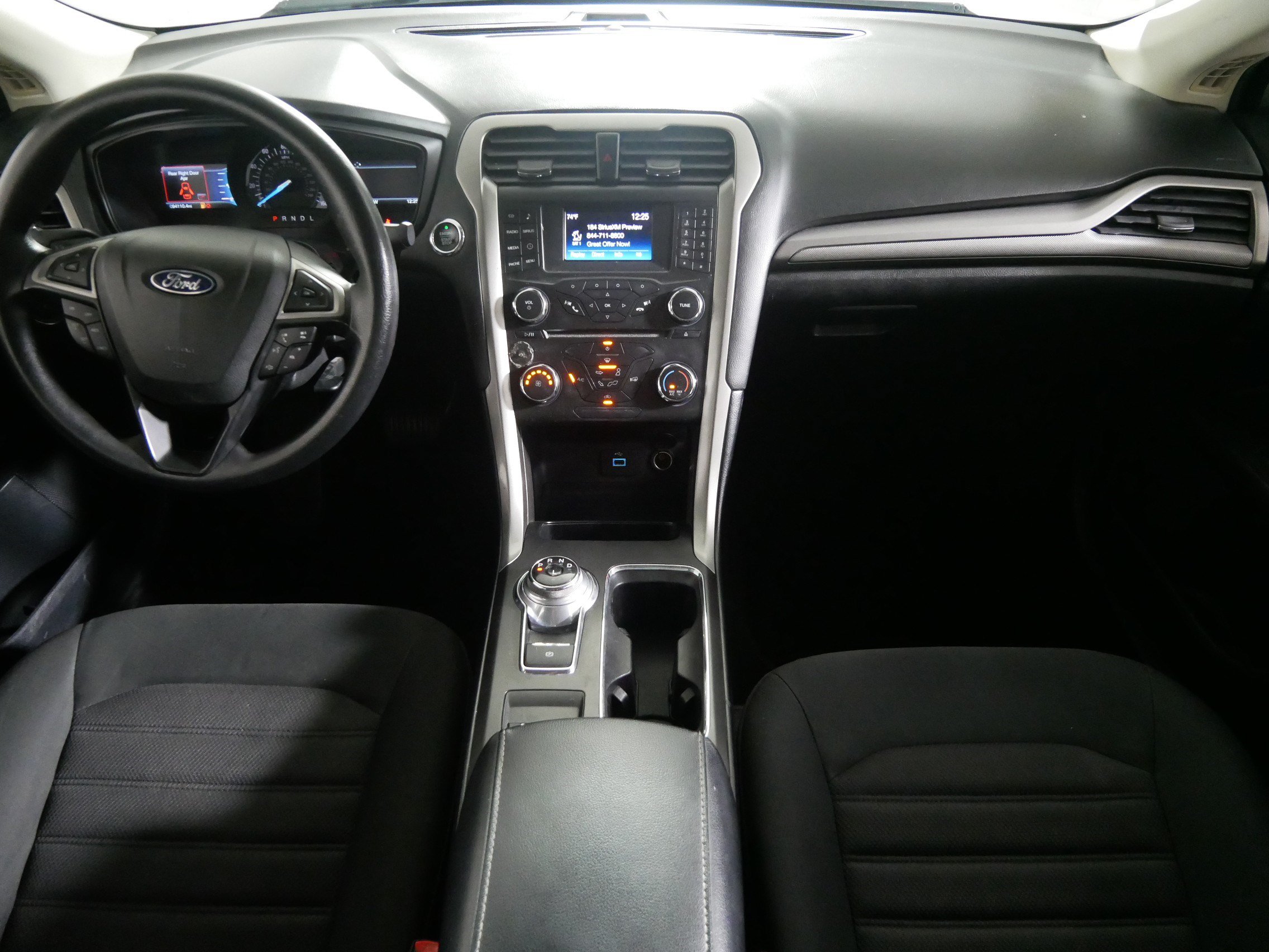 Used 2018 Ford Fusion SE FWD image 10